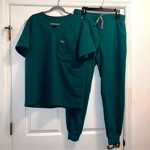 FIGS | Men’s Scrub Set in Hunter Green